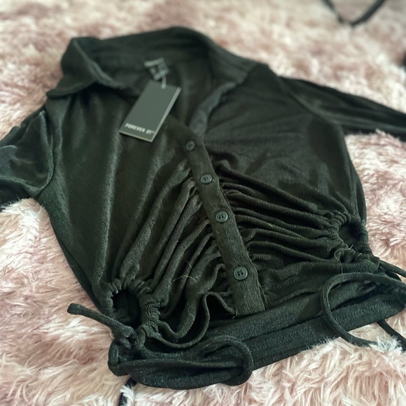 Black button up top - Picture 3 of 4